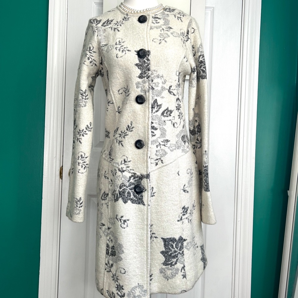 Lucy & Laurel Off White/Gray Floral Design Wool Coat Small